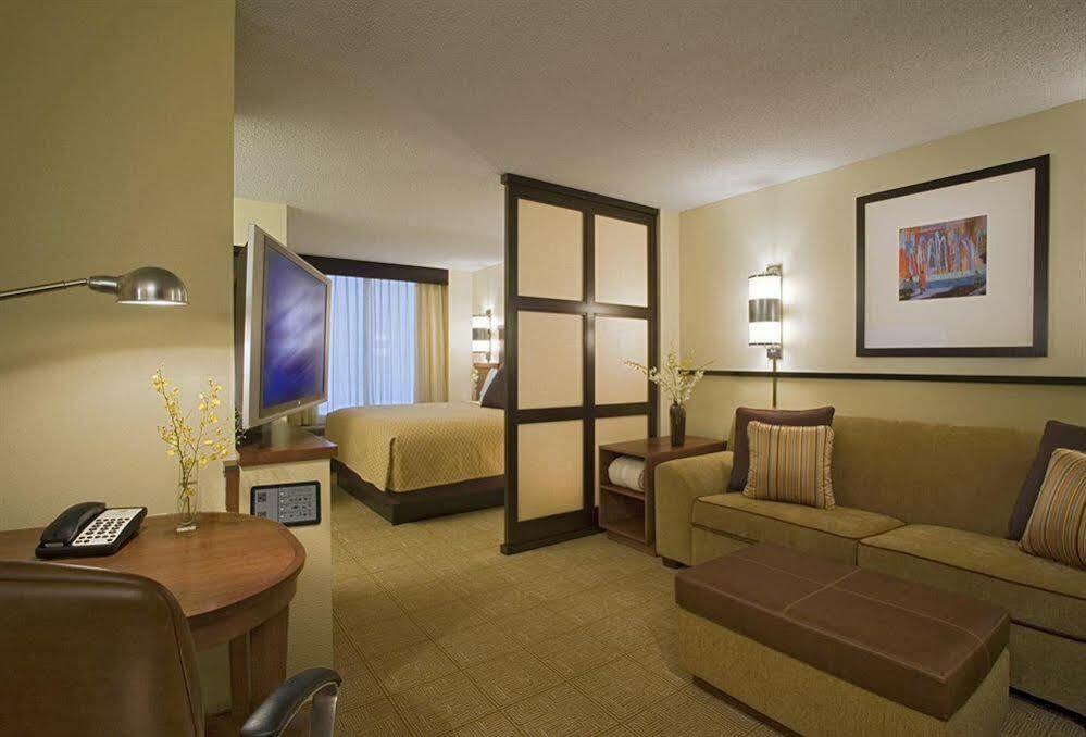 Hyatt Place Detroit/Оберн-Хиллс Экстерьер фото